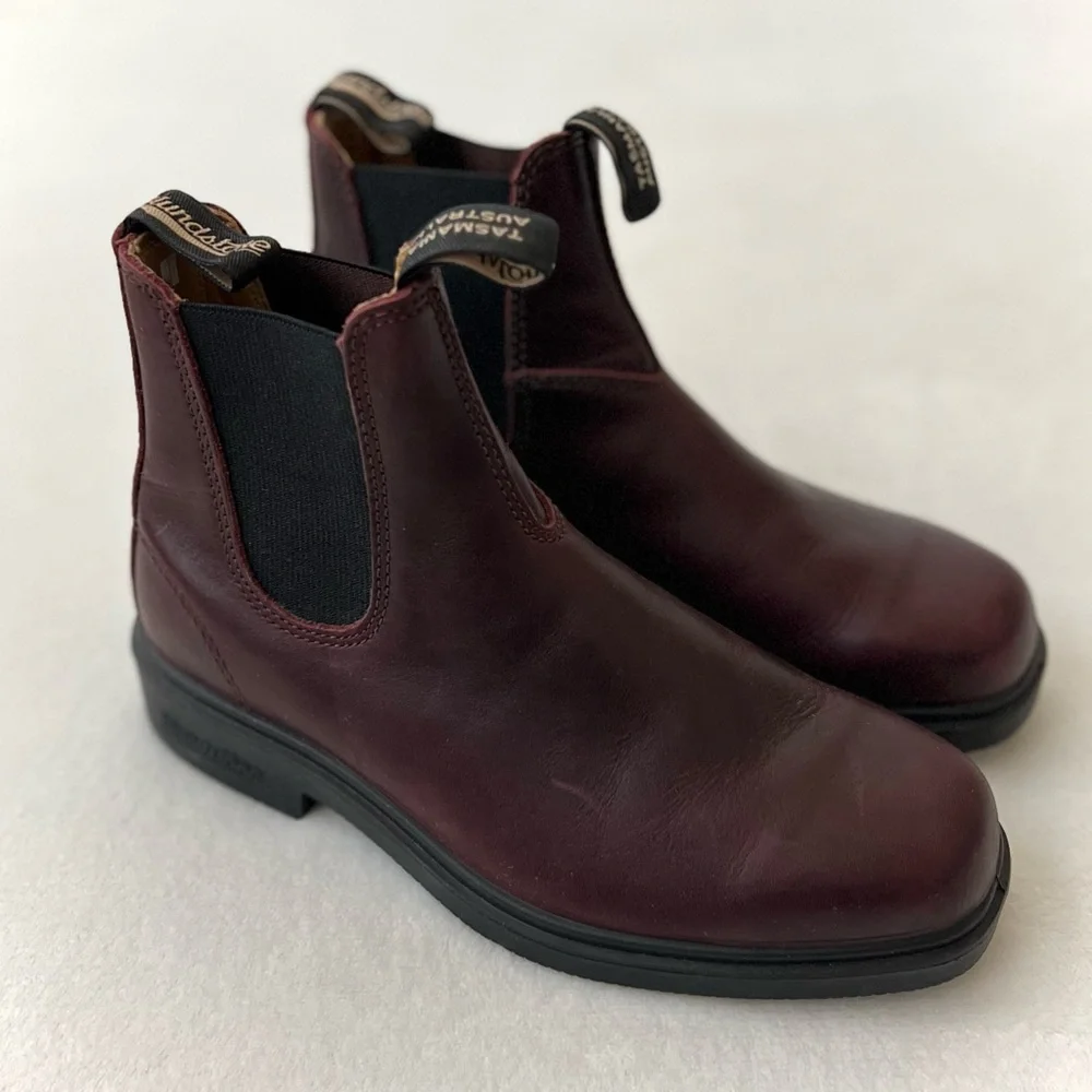 Blundstone Burgundy Chelsea Boots with Black Elastic